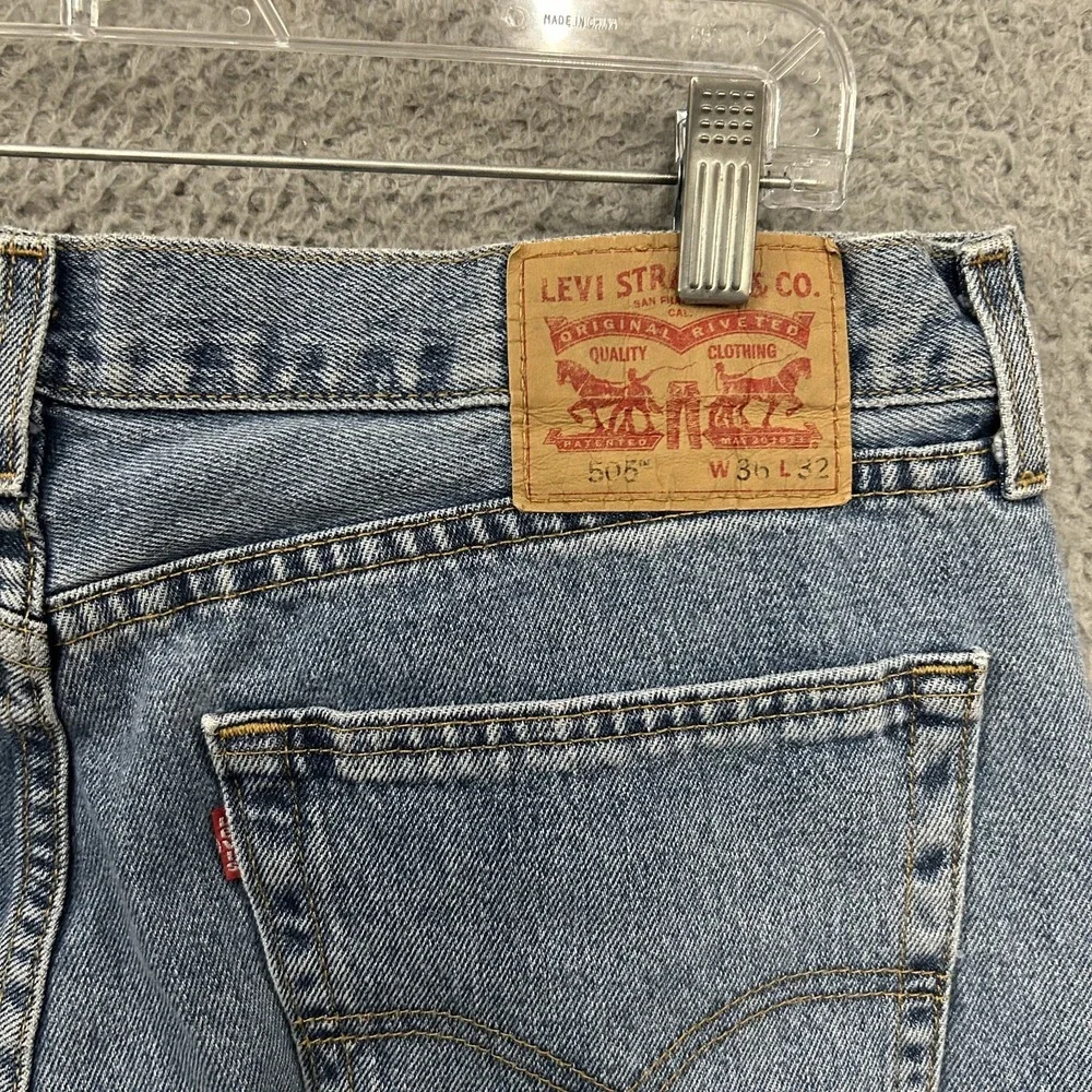 Levis Jeans Mens 36x32 Blue Denim 505 Regular Straight American Light Wash Adult